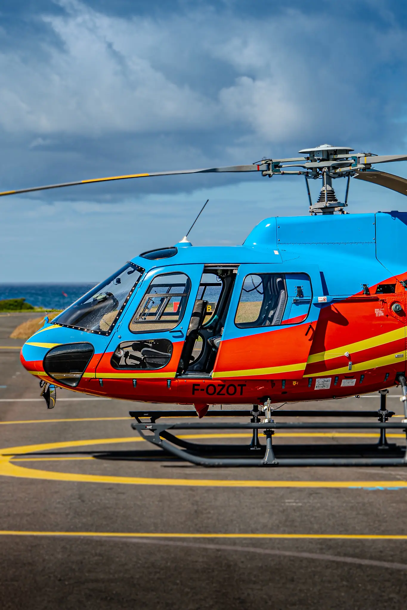 Hélicoptère Helireunion à l'aéroport de Pierrefonds