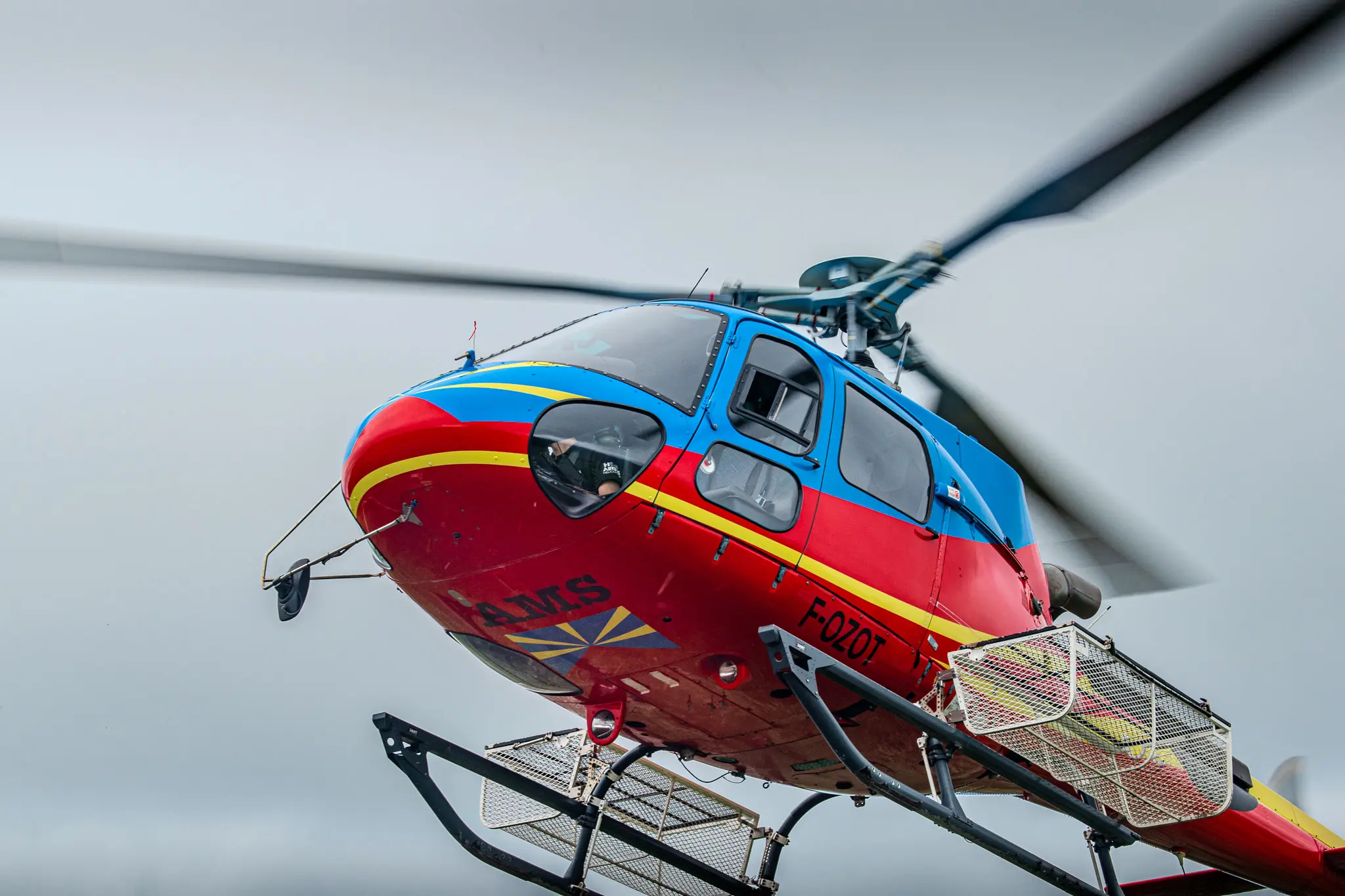 Hélicoptère Helireunion en vol au-dessus de La Réunion